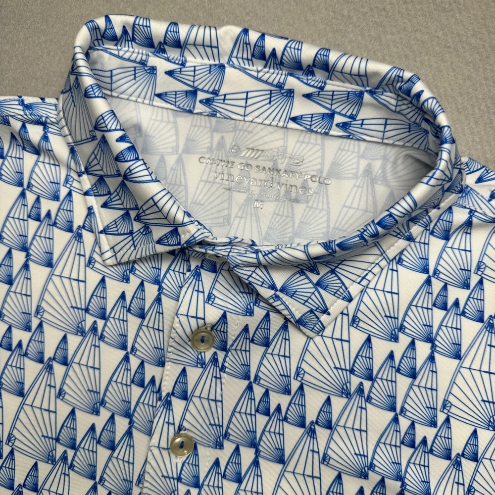 Vineyard Vines Polo Mens M White Blue Sailboat Print Sankaty Performance Shirt